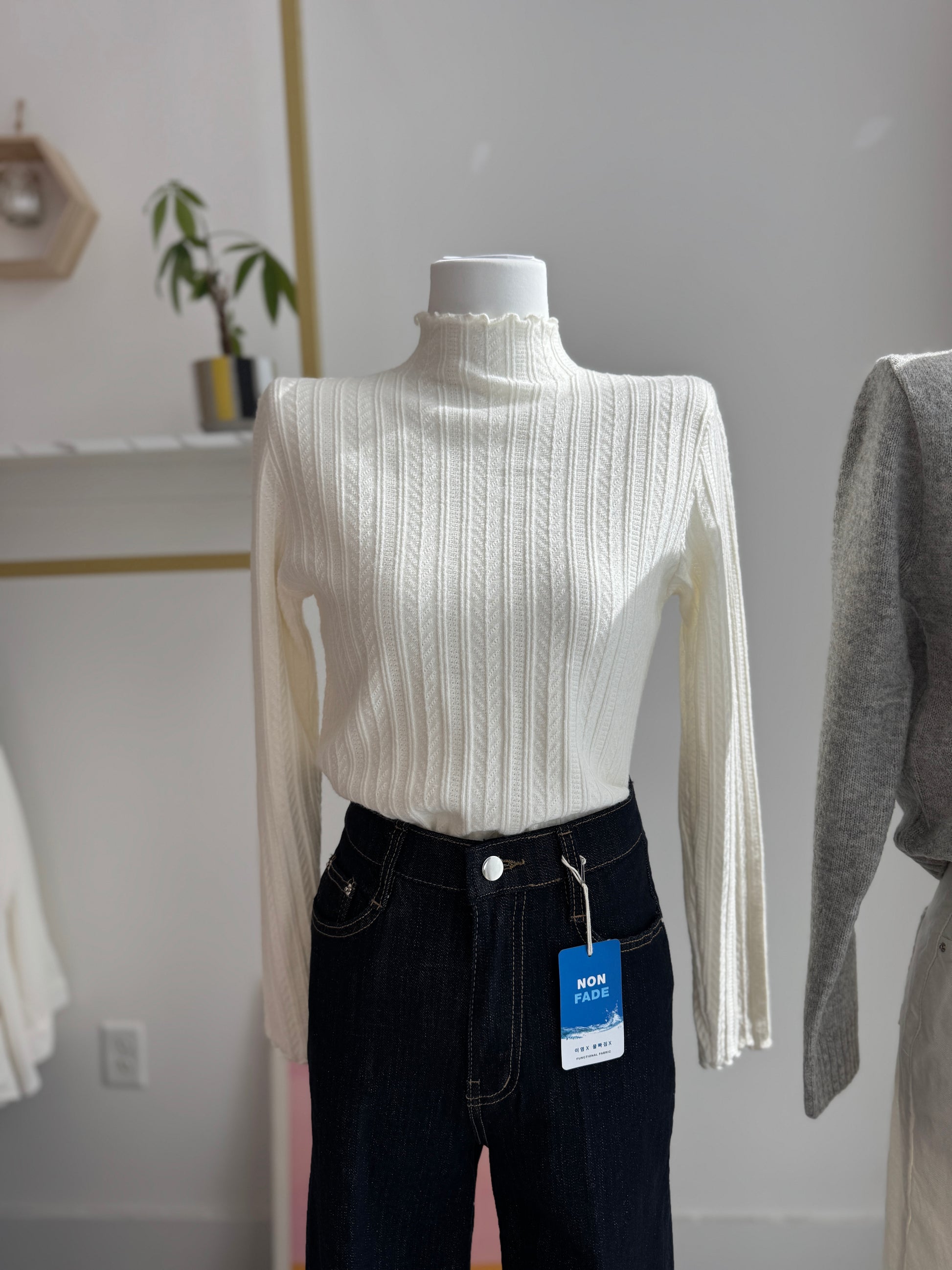 Leaf Mockneck Tshirt - AdoreMeU