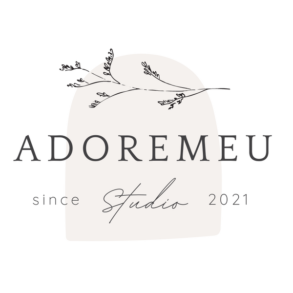 AdoreMeU logo