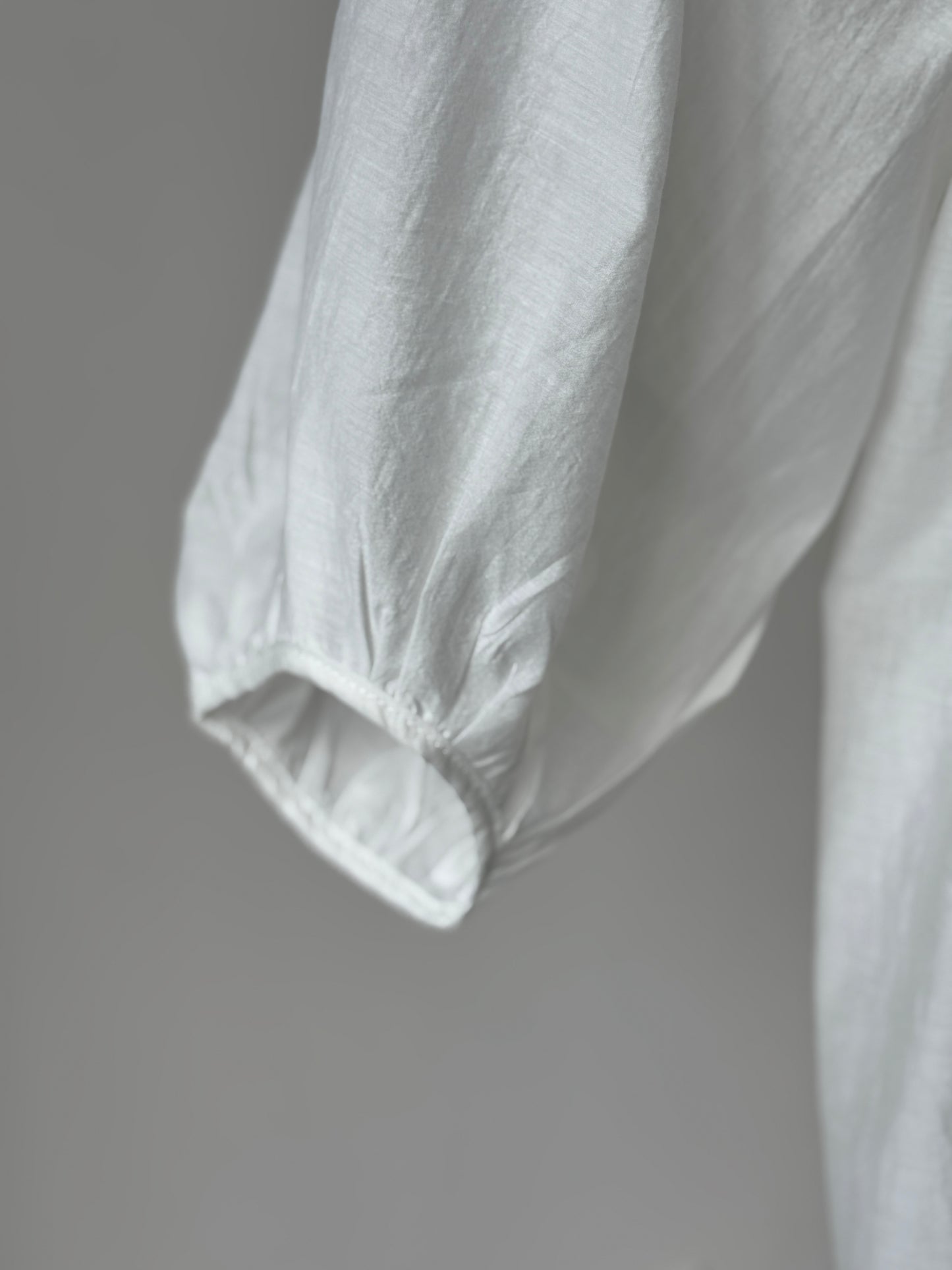 Tie-Neck Balloon Sleeve Blouse(~9/8)