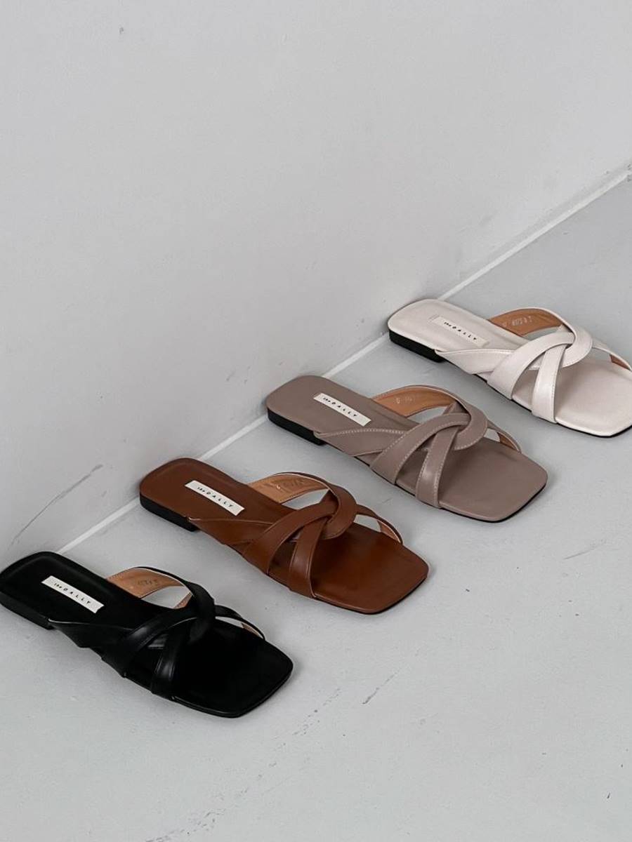 *Woven Strap Flat Slippers