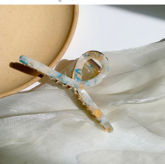 Twist Hairclip