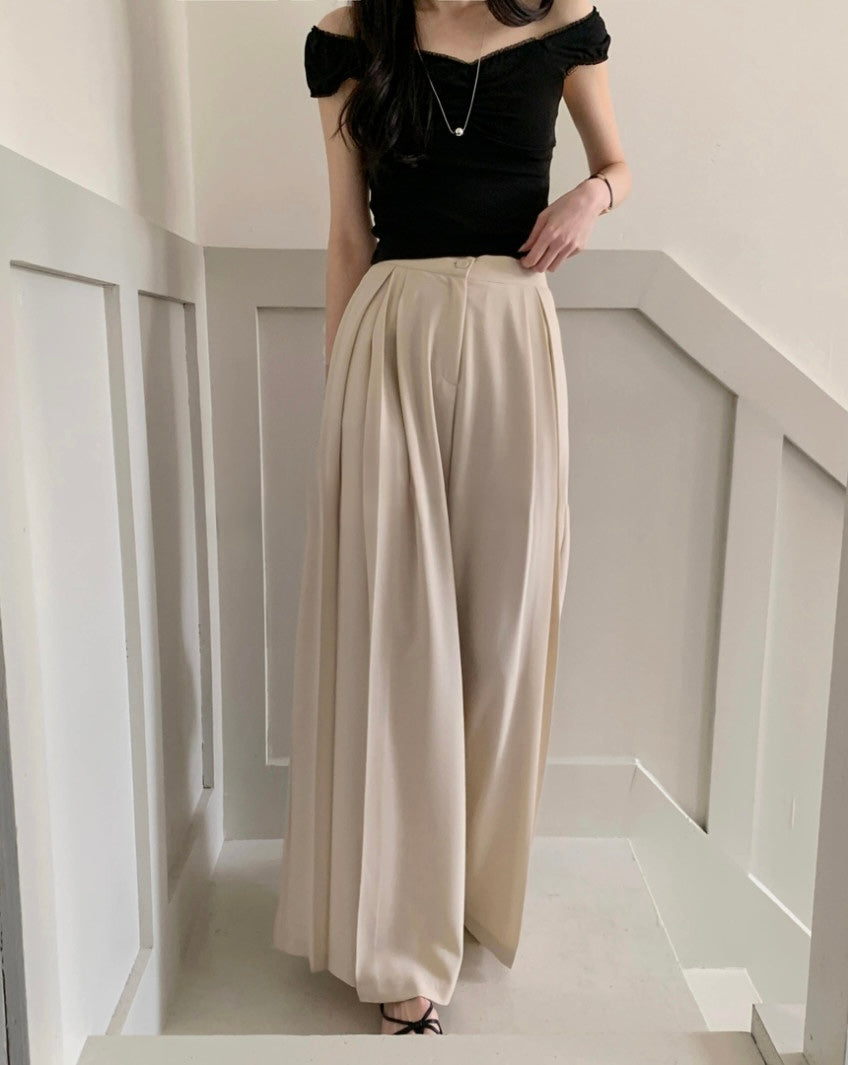 * Airy Pleated Wide Slacks