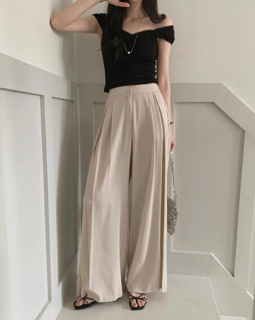 * Airy Pleated Wide Slacks
