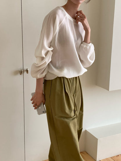 * Half blouse-style sweatshirt