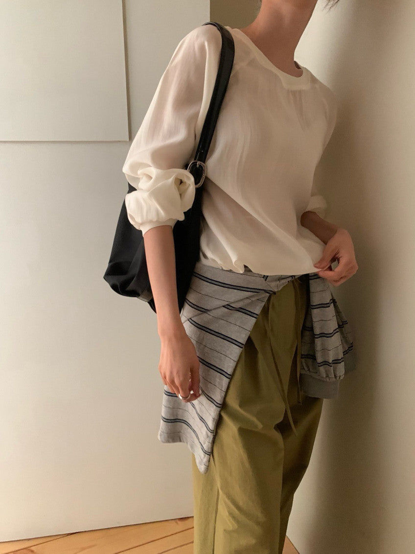 * Half blouse-style sweatshirt