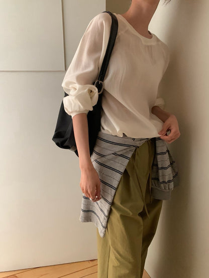 * Half blouse-style sweatshirt