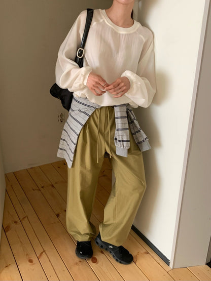 * Half blouse-style sweatshirt