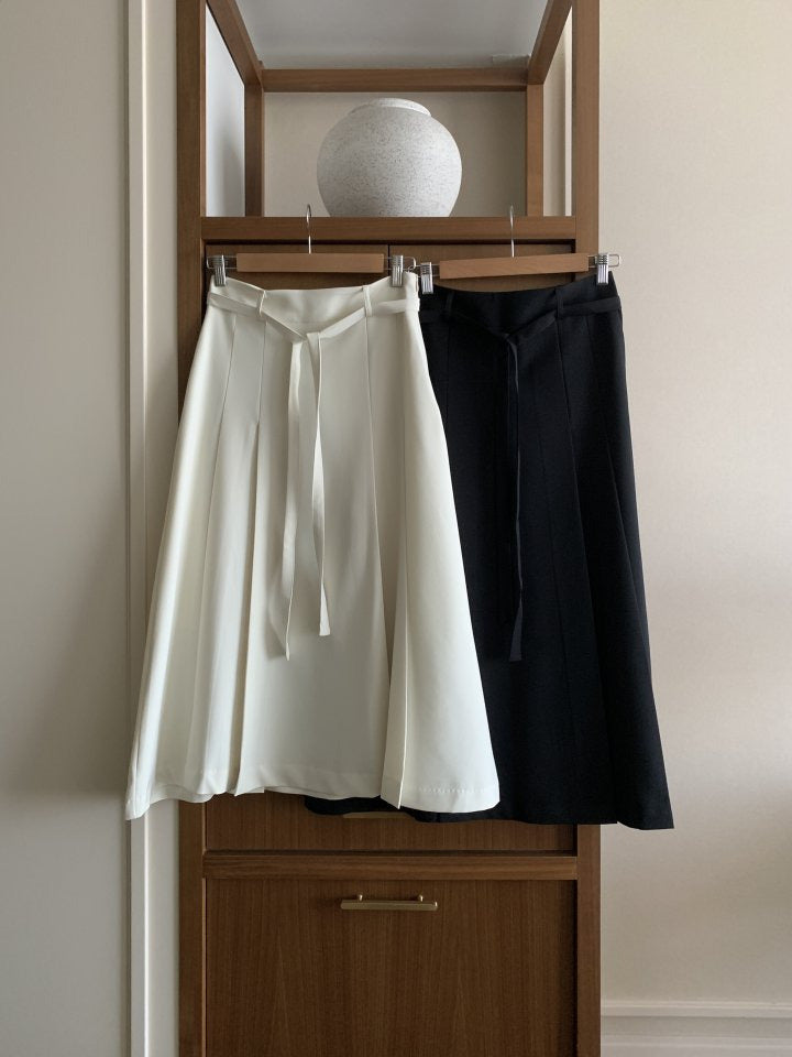 * Spring Pleated Skirt