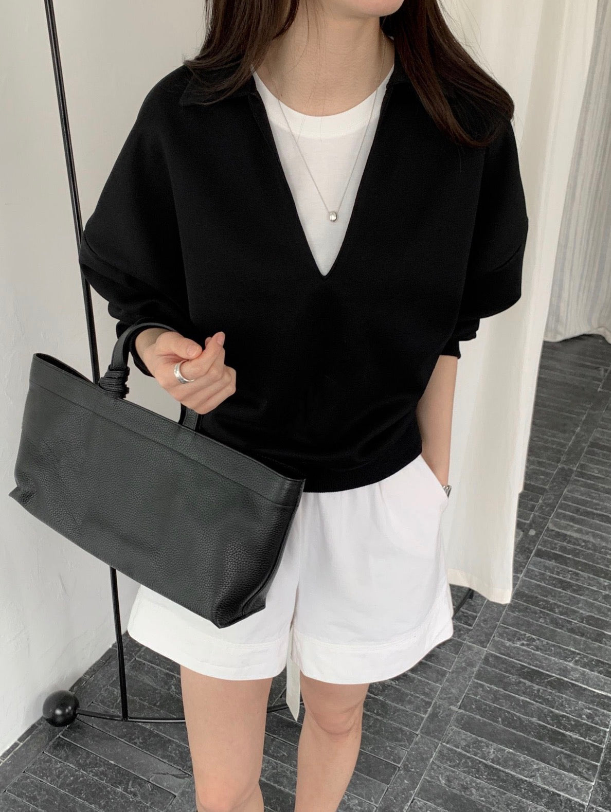 Foaming V-Neck Sweatshirt
