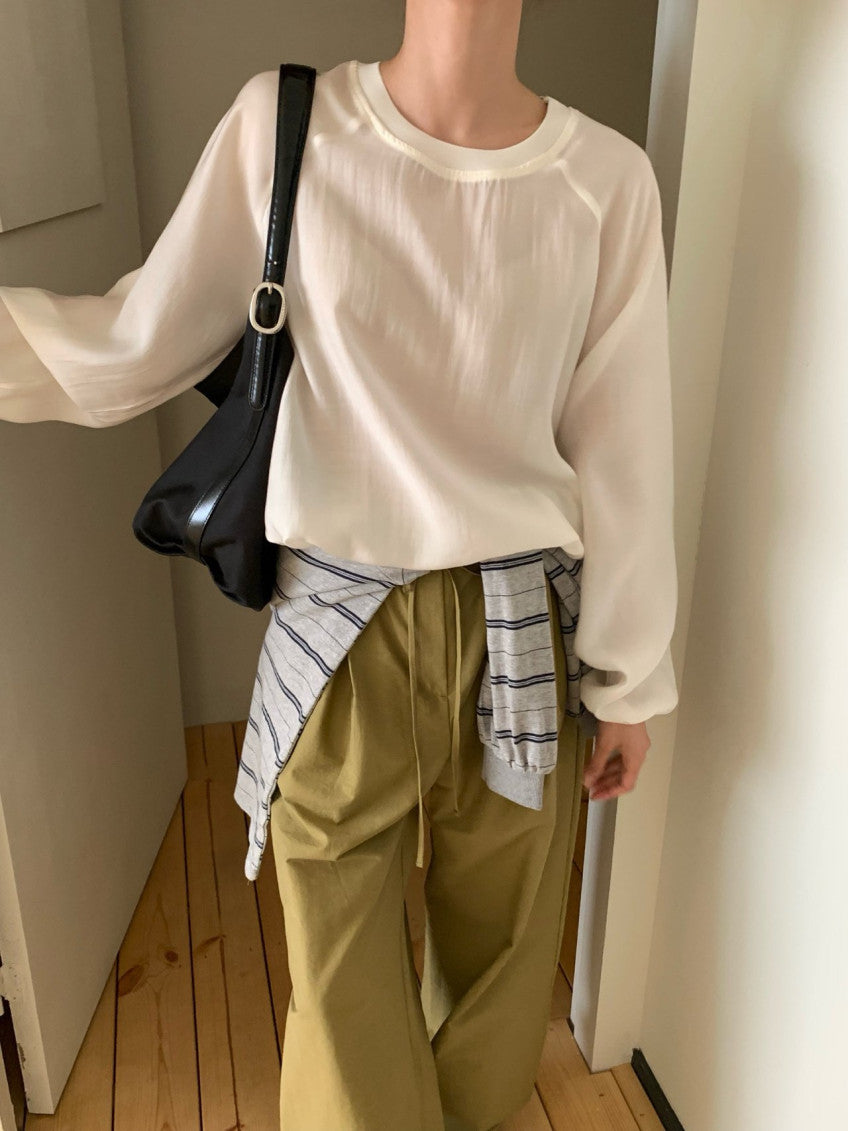 * Half blouse-style sweatshirt