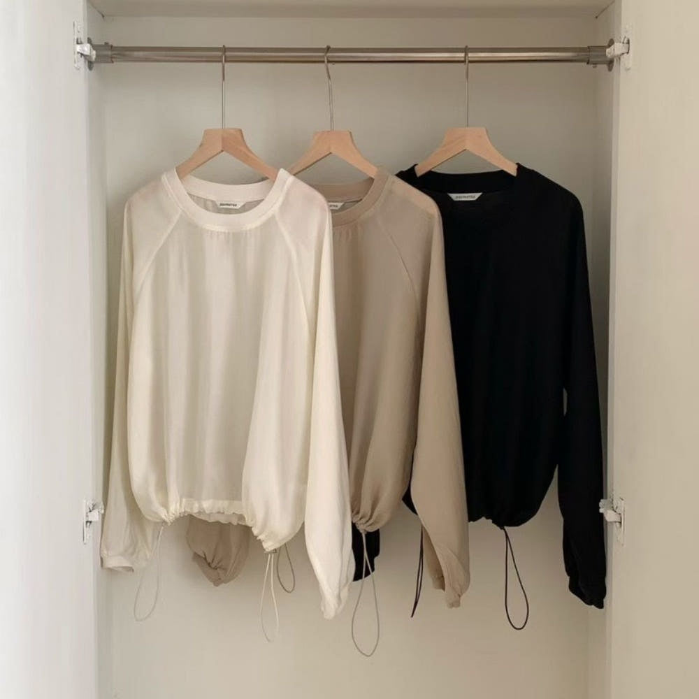 * Half blouse-style sweatshirt