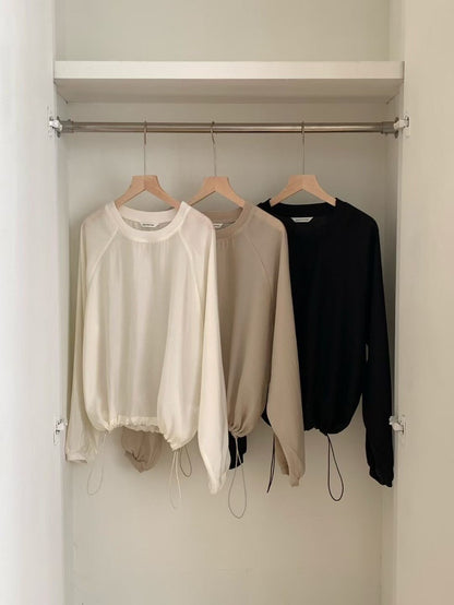 * Half blouse-style sweatshirt