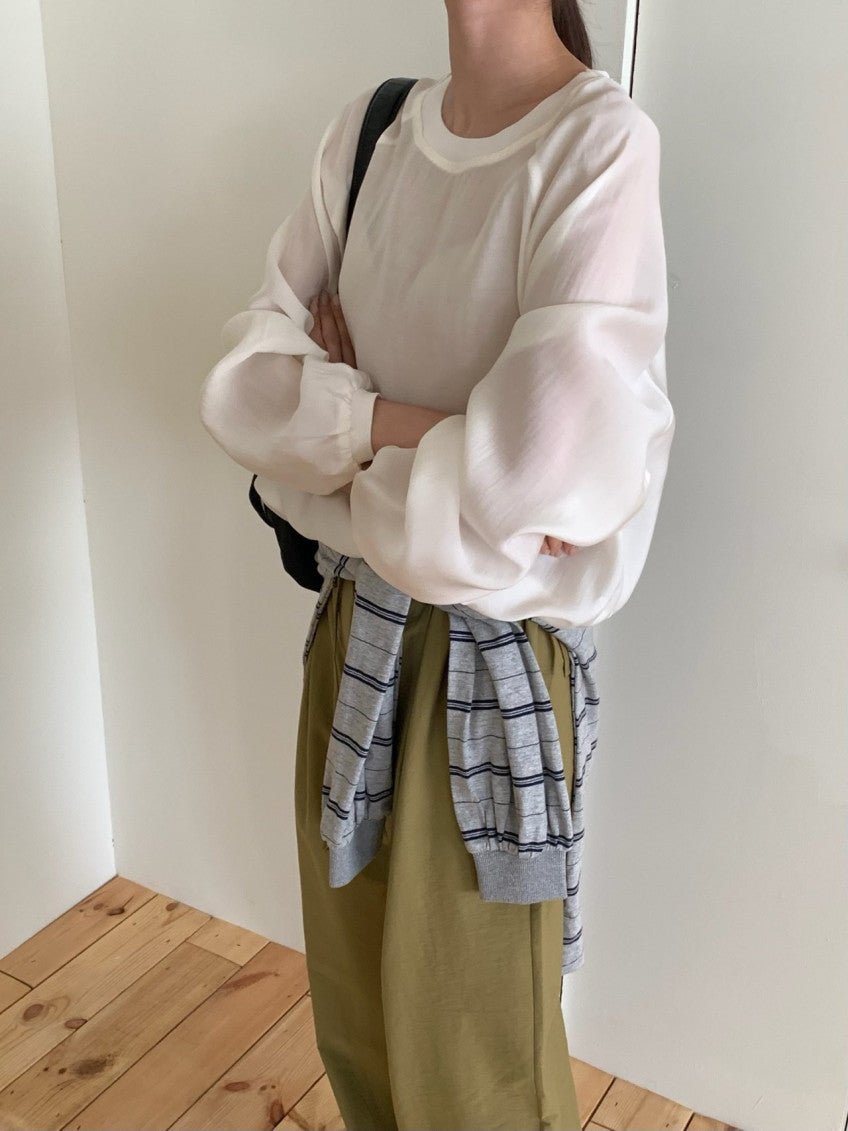 * Half blouse-style sweatshirt
