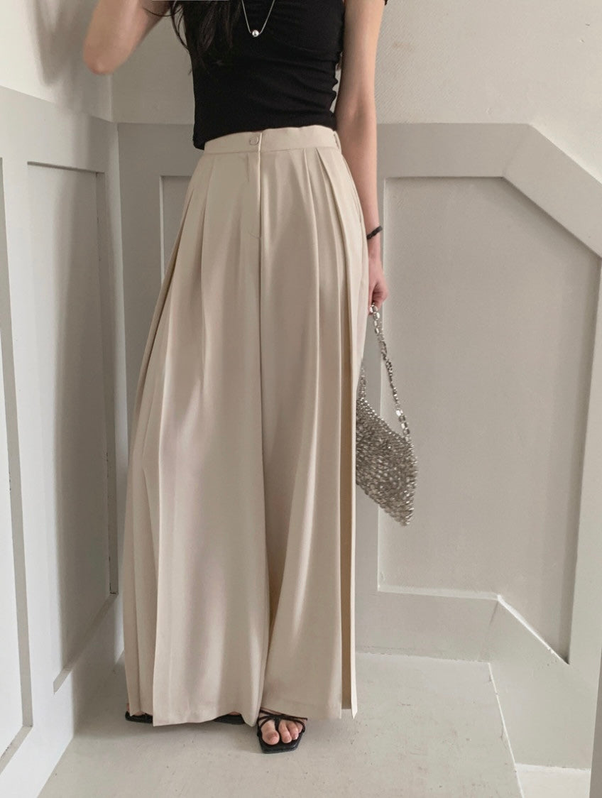 * Airy Pleated Wide Slacks