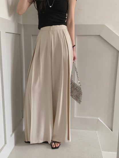 * Airy Pleated Wide Slacks
