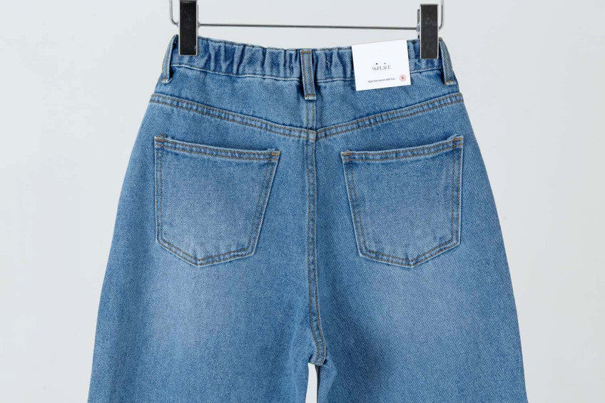 * Wide-Leg Cropped Jeans