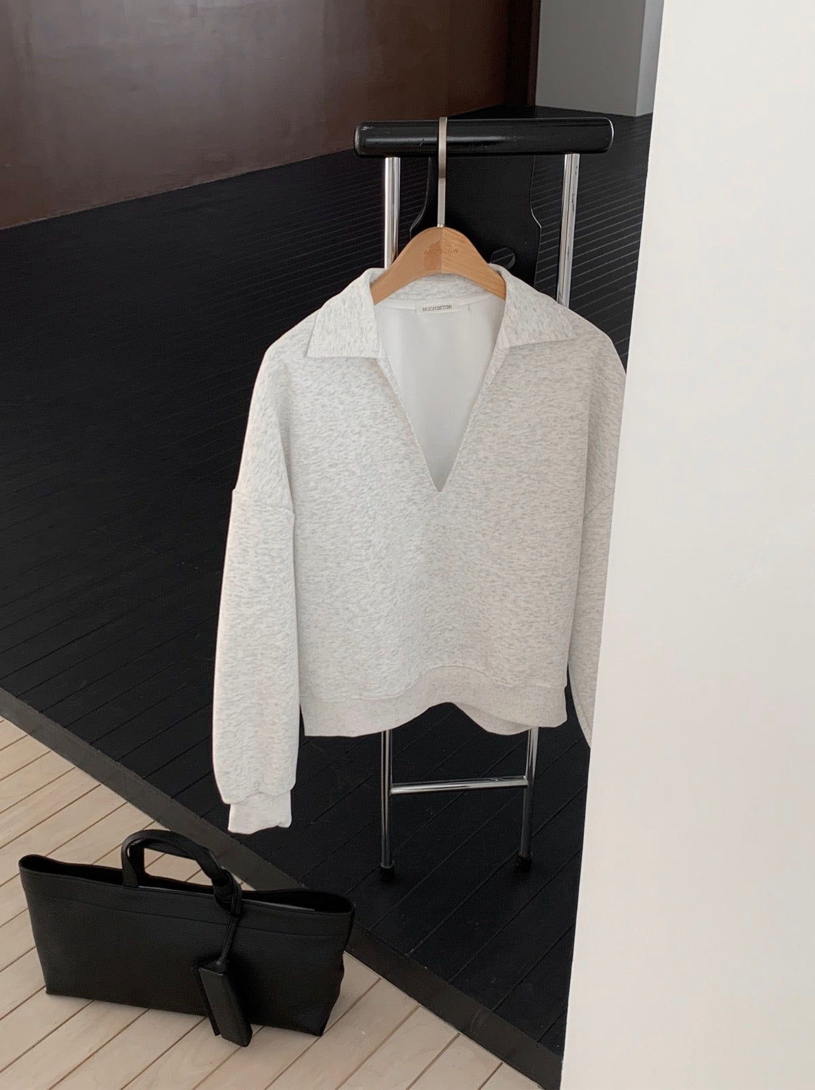Foaming V-Neck Sweatshirt