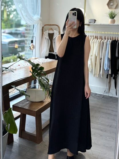 Titi Pleated Sleeveless Dress - AdoreMeU