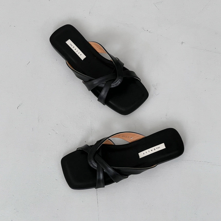 *Woven Strap Flat Slippers