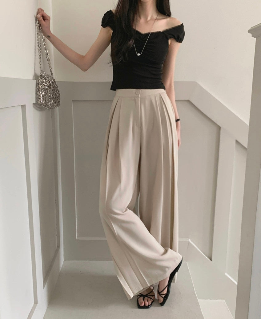 * Airy Pleated Wide Slacks