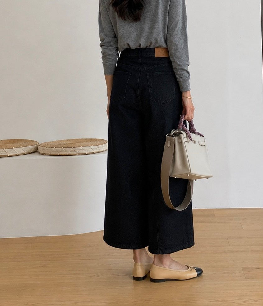 * Non-Fade Cropped Denim