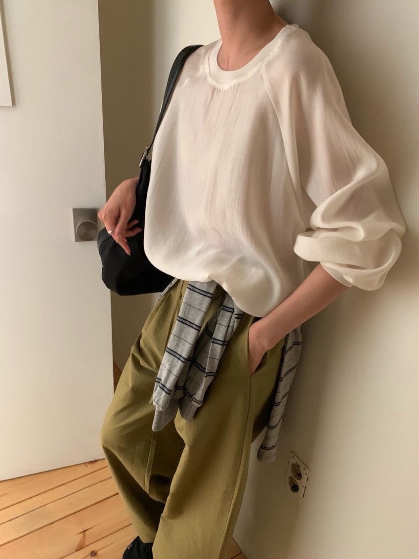 * Half blouse-style sweatshirt