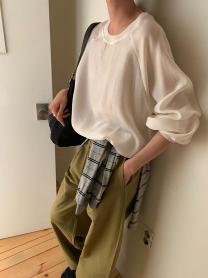 * Half blouse-style sweatshirt