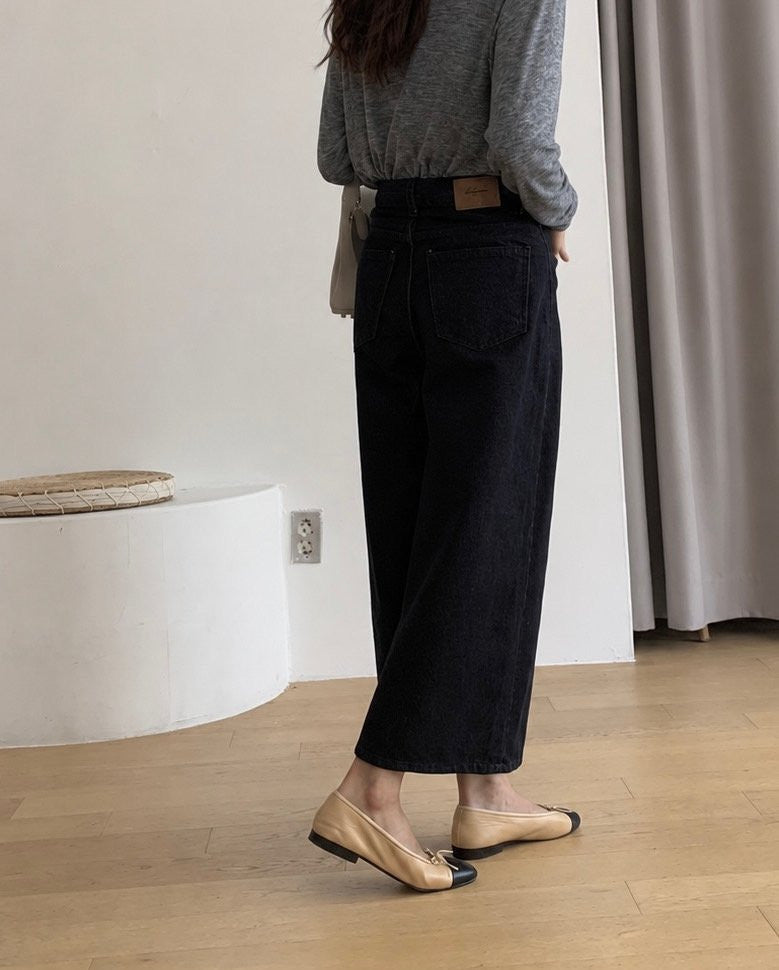* Non-Fade Cropped Denim