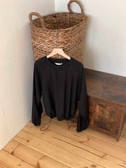 * Half blouse-style sweatshirt