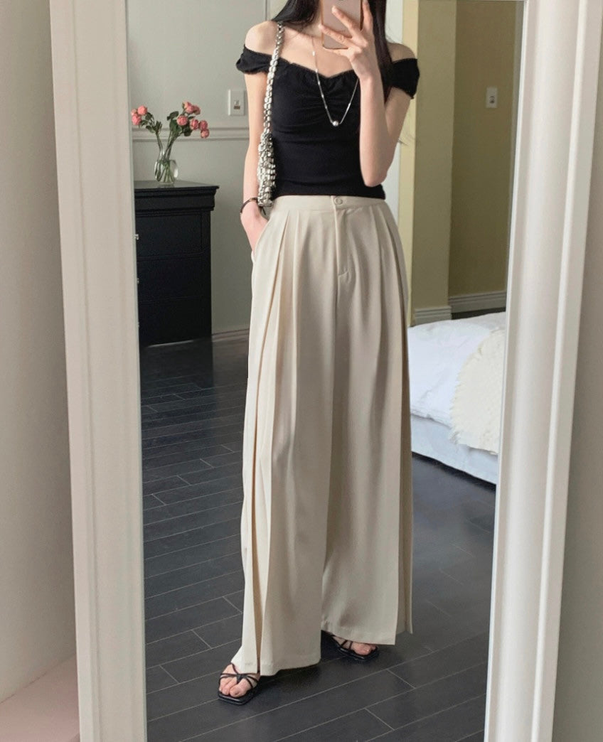 * Airy Pleated Wide Slacks