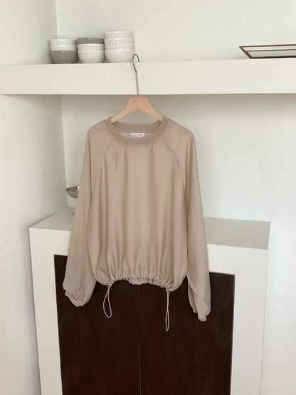* Half blouse-style sweatshirt