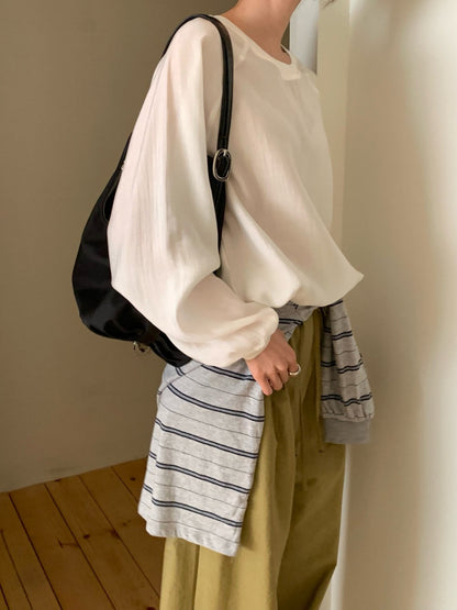 * Half blouse-style sweatshirt