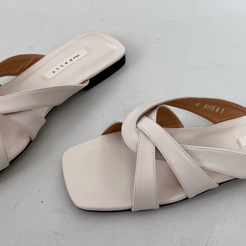 *Woven Strap Flat Slippers