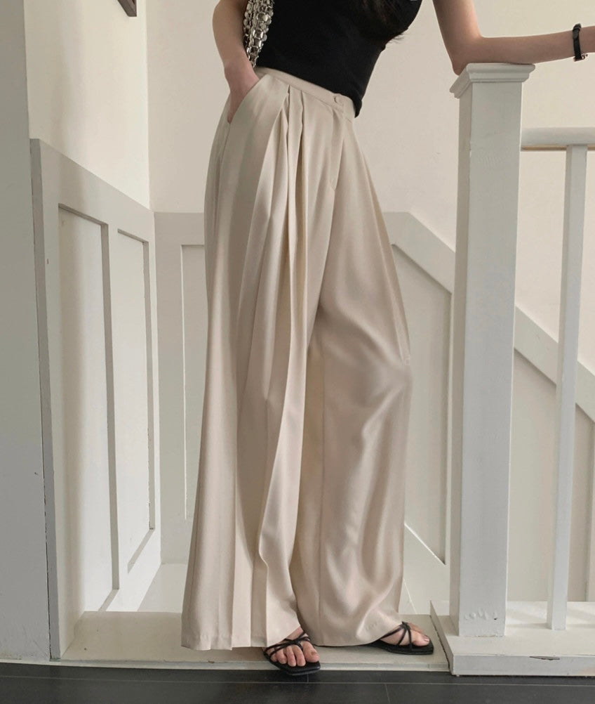 * Airy Pleated Wide Slacks