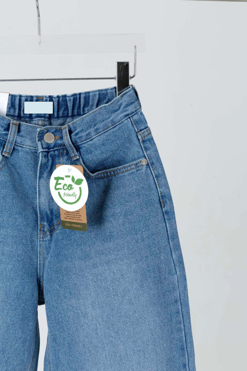 * Wide-Leg Cropped Jeans