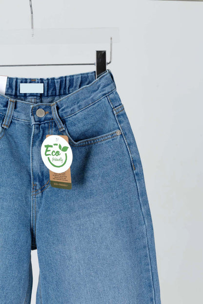 * Wide-Leg Cropped Jeans