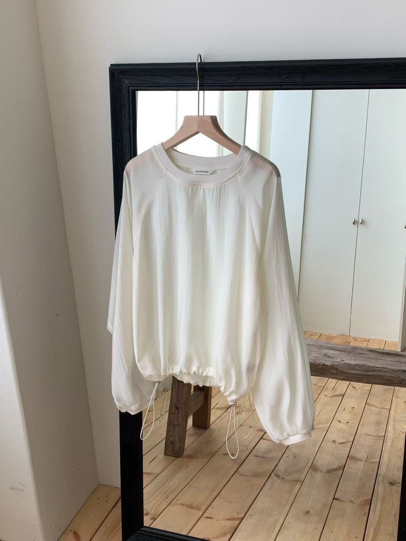 * Half blouse-style sweatshirt