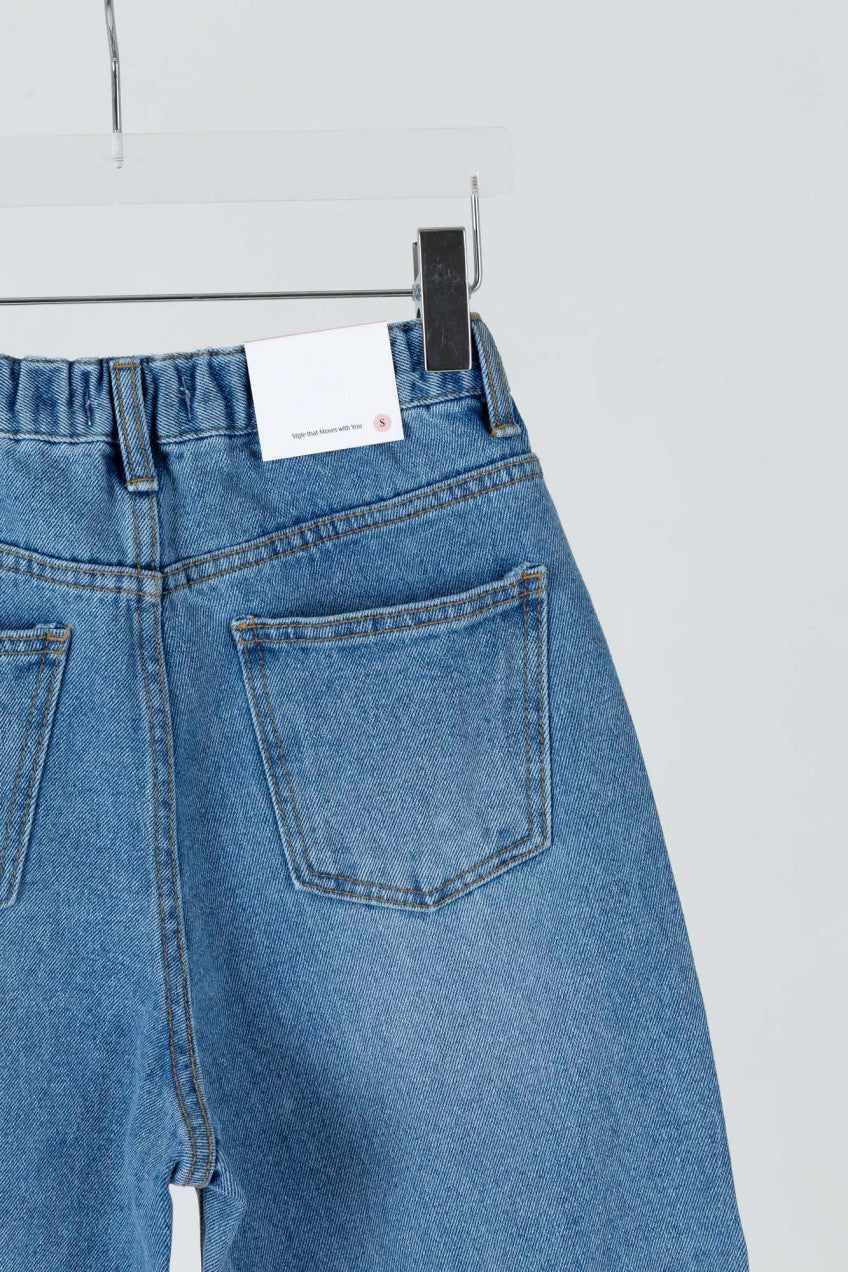 * Wide-Leg Cropped Jeans