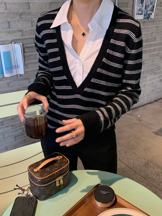 *Shirt-layered knit top