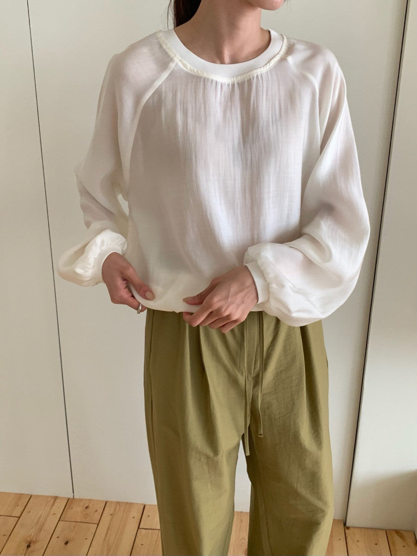 * Half blouse-style sweatshirt